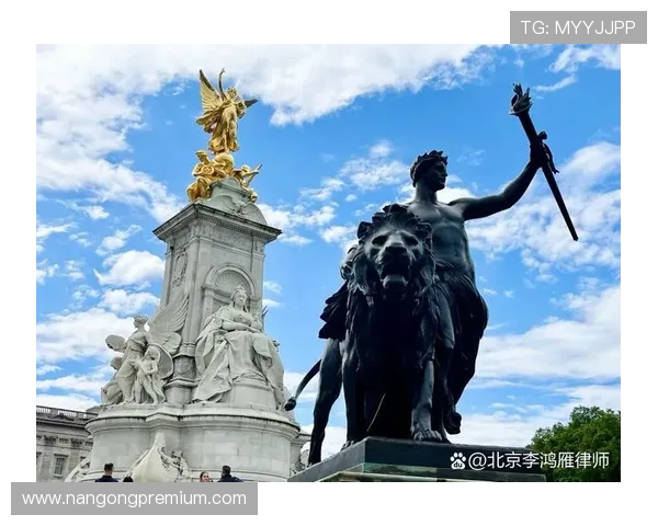 从台伯河畔到南看台深夜罗马球迷文化如何重塑城市灵魂与荣耀记忆 从台伯河畔到南看台深夜罗马球迷文化如何重塑城市灵魂与荣耀记忆